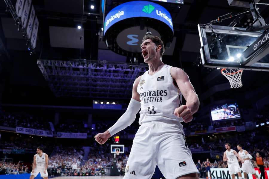 Hezonja, celebrando una canasta ante el Barça