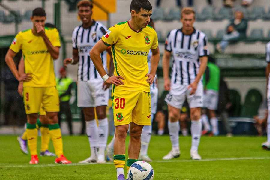 Costinha somou o 100.º jogo na Liga 2 diante do Benfica B Costinha somou o 100.º jogo na Liga 2 diante do Benfica B