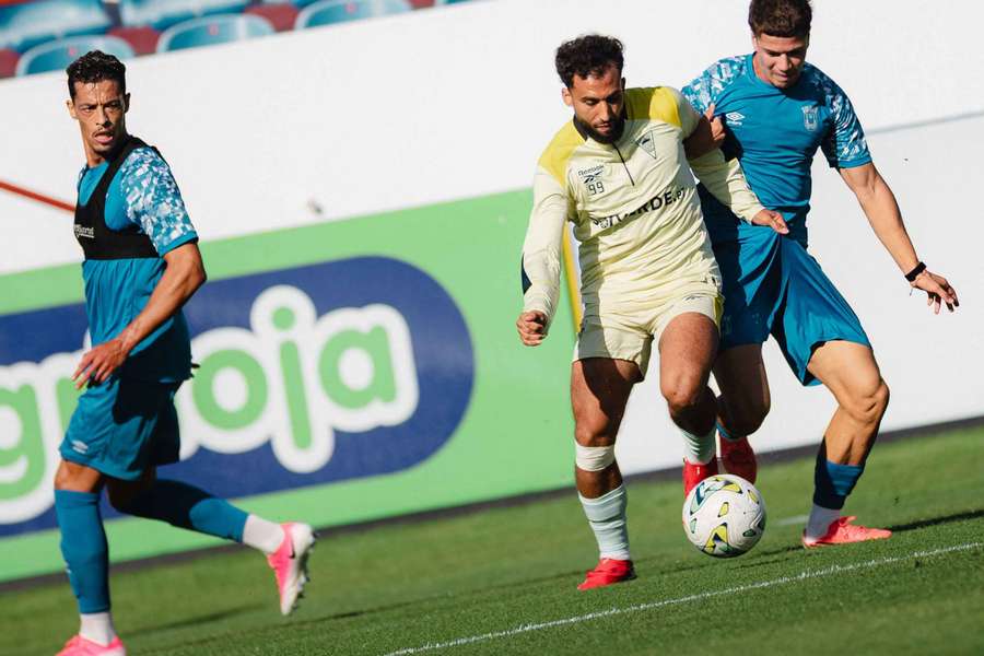 Estoril perdeu particular no Estádio Manuel Marques