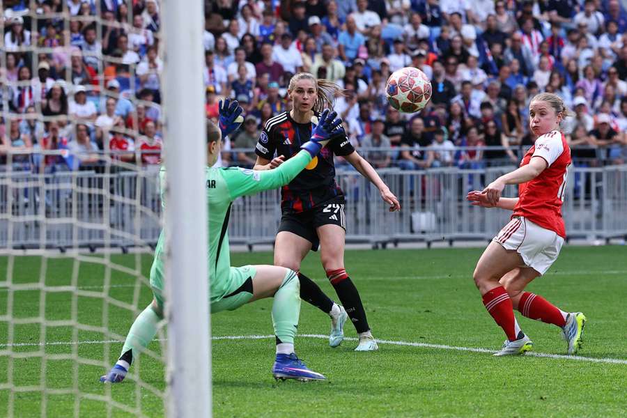 Jule Brand schießt das 3:1.