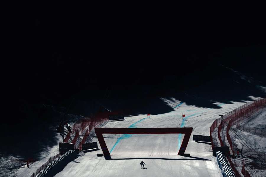 Le super-G de Courchevel annulé en raison de forte neige et du brouillard Le super-G de Courchevel annulé en raison de forte neige et du brouillard