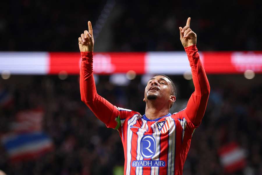 Samuel Lino celebra por el Atlético Madrid