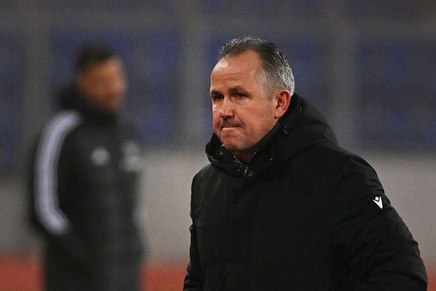 Zklamaný trenér Baníku Tomáš Galásek. Zklamaný trenér Baníku Tomáš Galásek.