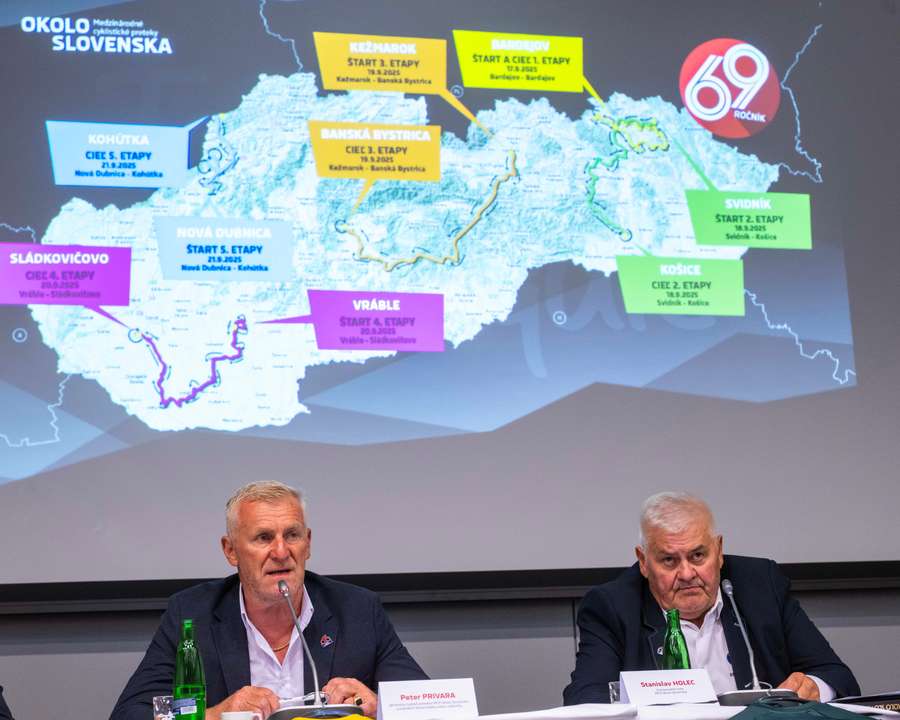 Privara a Holec počas tlačovej konferencie.