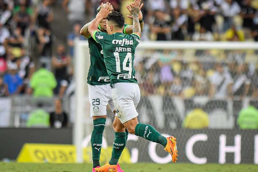 Artur se profissionalizou no Palmeiras em 2016