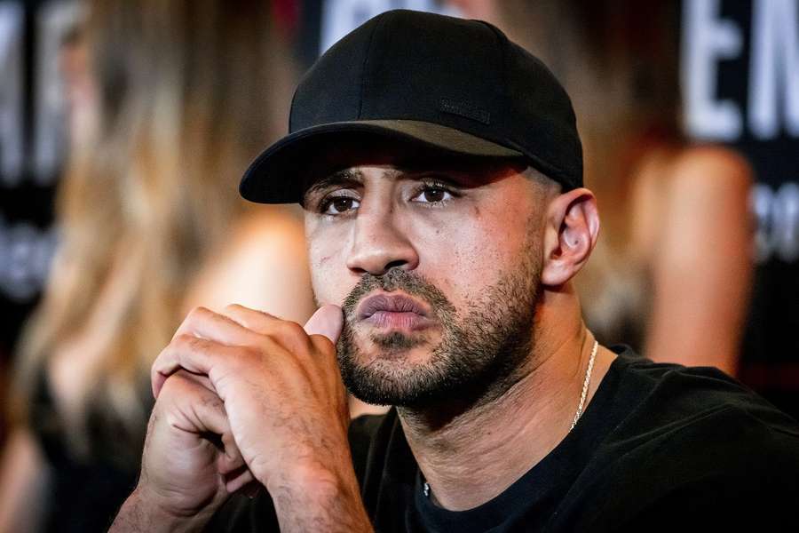 Badr Hari staat voorafgaand aan gevecht stil bij tragedie in Marokko