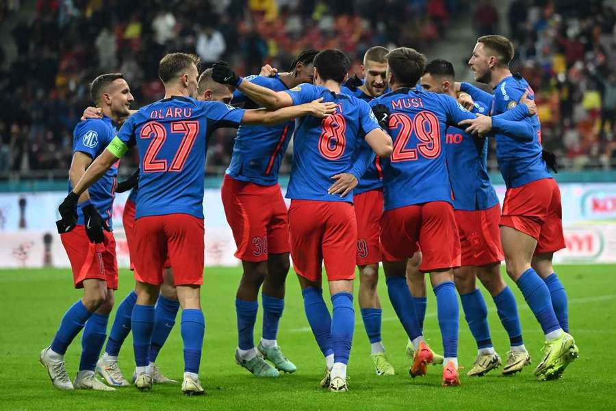 FCSB încheie anul pe primele locuri în Liga 1
