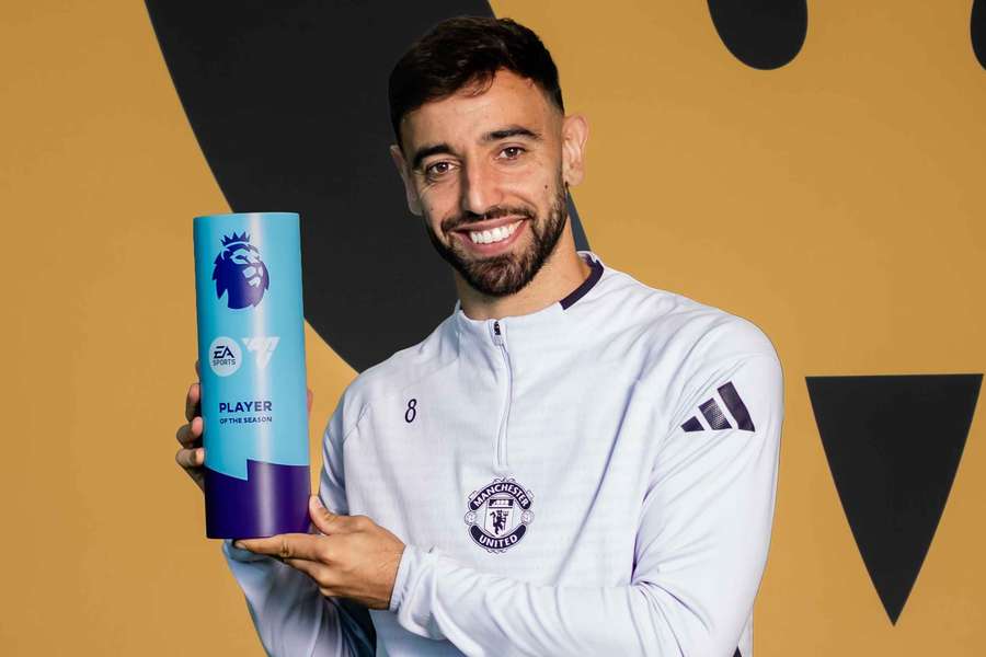 Bruno Fernandes recebeu o prêmio de Jogador da Temporada da Premier League