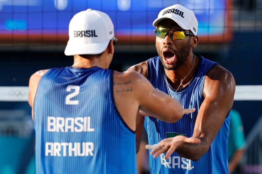 Evandro e Arthur não deram chance para dupla canadense