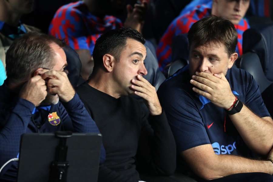 Xavi Hernandez giving directions at the Barcelona bench