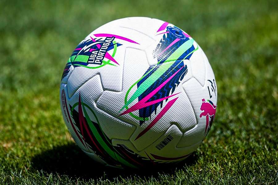 Este fim de semana muda a hora e a bola da Liga Portugal
