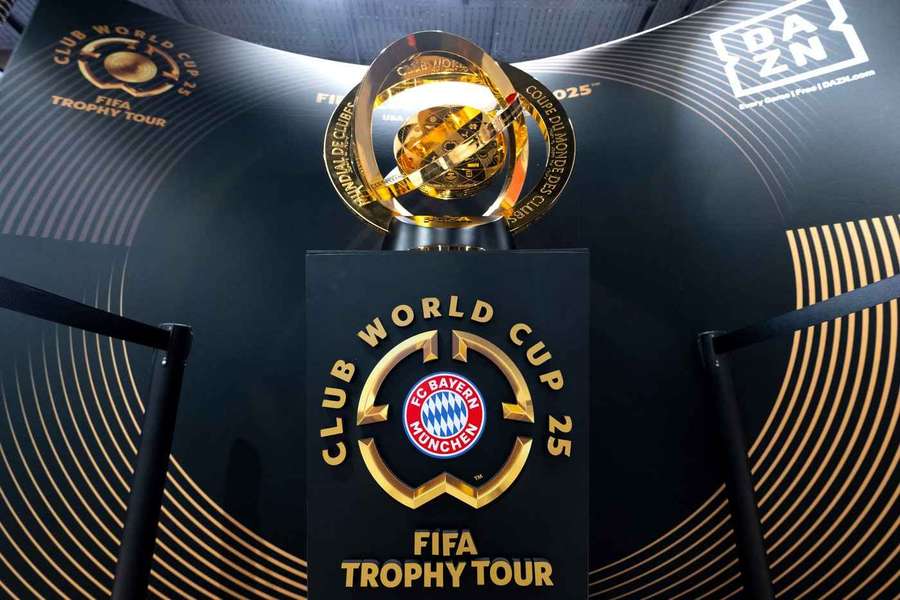 Trofeul acordat câștigătoarei Cupei Mondiale a Cluburilor