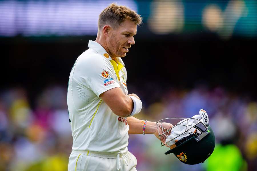 Australian selectors keep faith in out of form David Warner