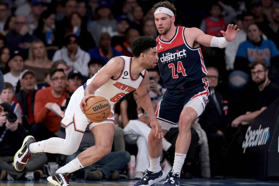 Knicks get by Wizards, clinch playoff berth