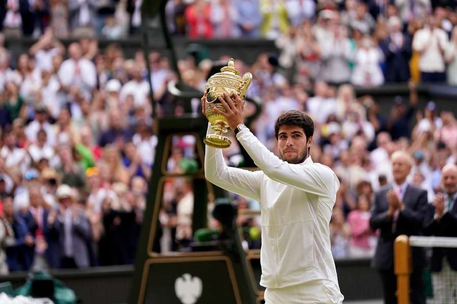 Alcaraz v thrilleri zdolal Djokoviča a vyhral Wimbledon