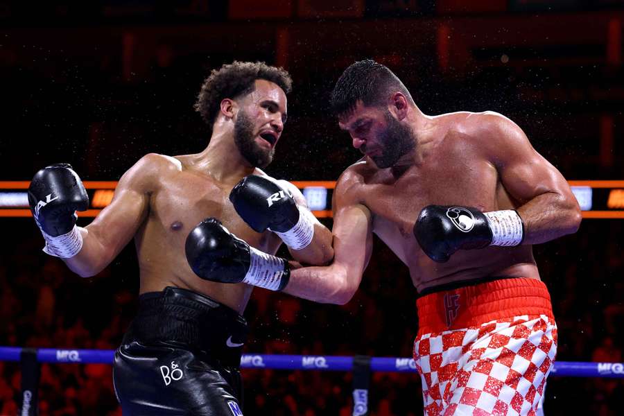 Itauma (L) fights Hrgovic Itauma (L) fights Hrgovic