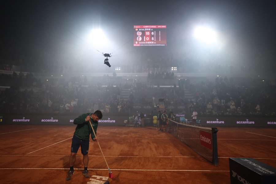 Fumaça interrompeu Rafael Jódar x Luciano Darderi, no Masters 1000 de Roma
