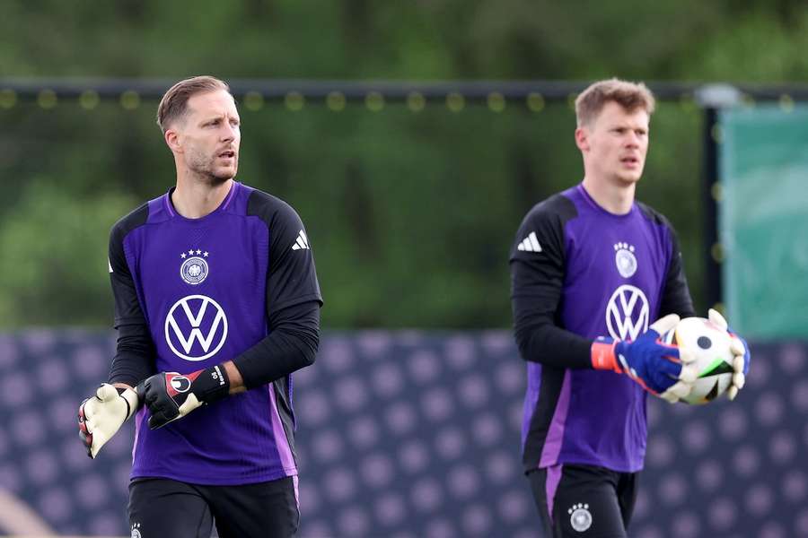 Oliver Baumann está atualmente em vantagem sobre Alexander Nübel.