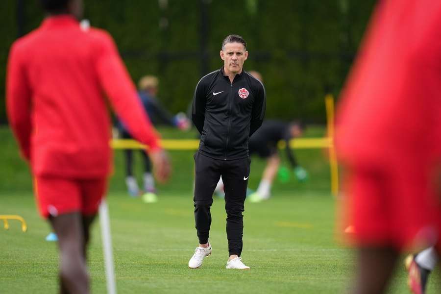 Herdman vai treinar um clube pela 1ª vez