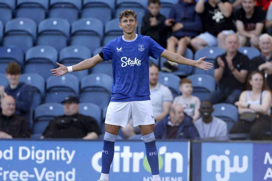 Lindstrøm får fabelagtig debut for Everton med drømmekasse