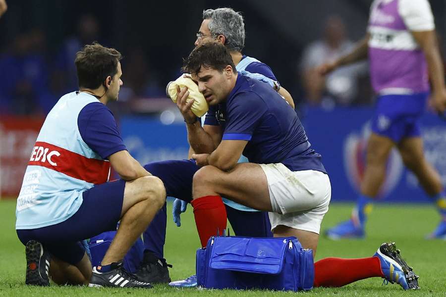 France's captain Antoine Dupont took a nasty blow