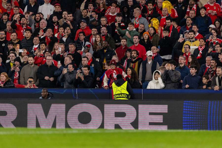 Adeptos do Benfica no Estádio da Luz durante a partida com o Real Madrid