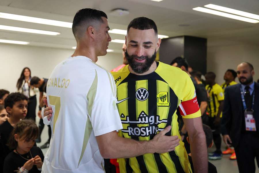 Cristiano Ronaldo del Al Nassr y Karim Benzema del Al Ittihad 