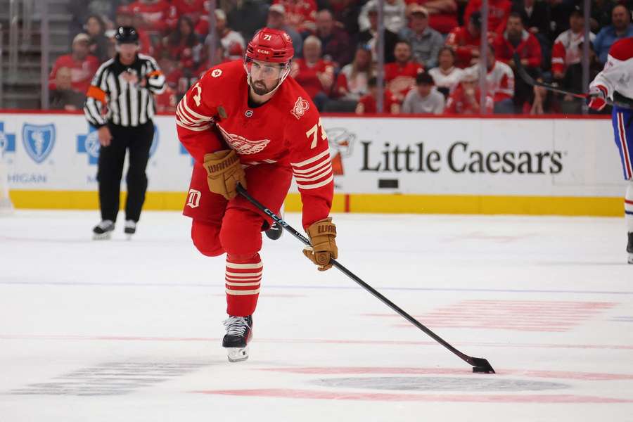 Dylan Larkin sa prezentoval vo výbornej forme, vďaka ktorej ovládol ostatných sedem dní v NHL.