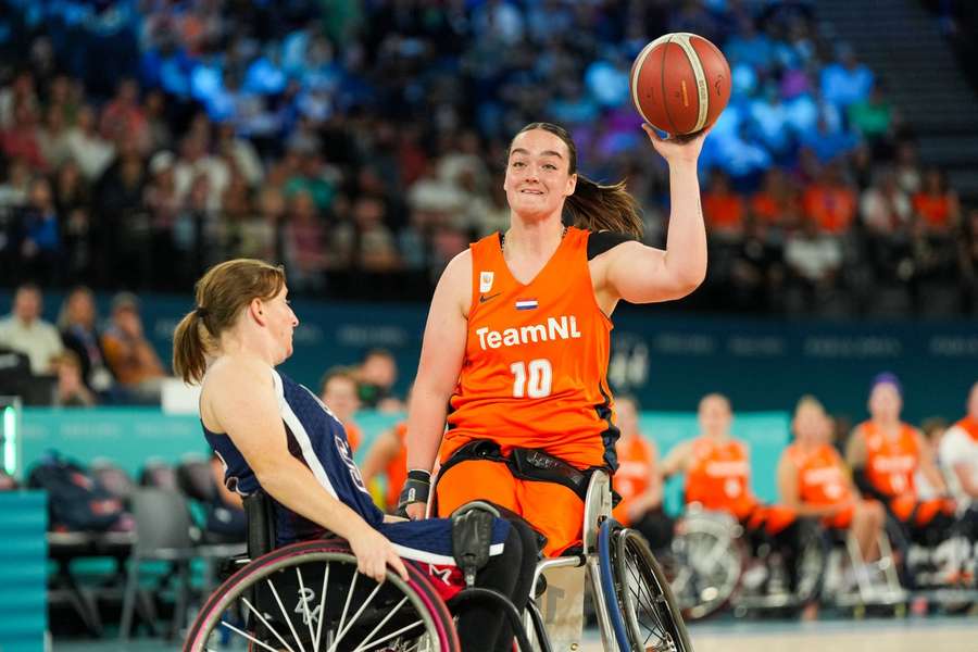 Nederland won in de finale van de VS met 63-49