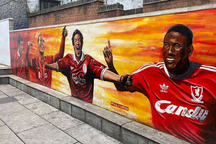 Un mur liverpuldien aux couleurs des Reds.