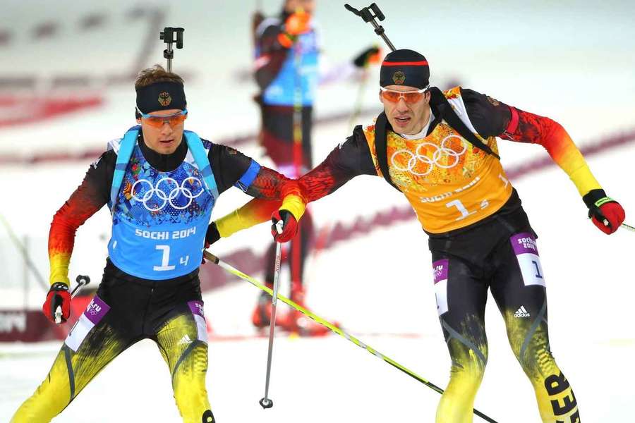 Simon Schempp (l.) und Arnd Peiffer (r.) könnten sich zusammen mit Erik Lesser und Daniel Böhm über Gold freuen.