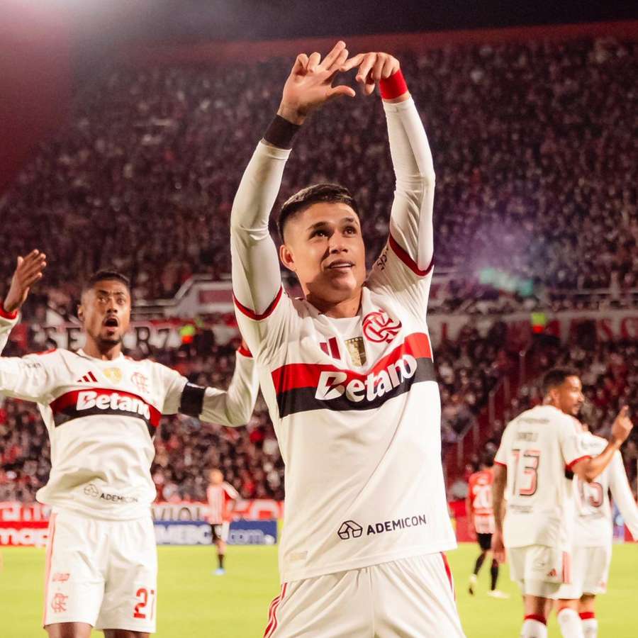 Luiz Araújo abriu o placar em Estudiantes 1x1 Flamengo