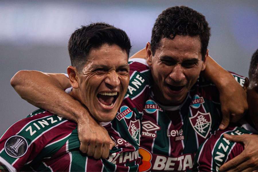 Ganso celebra gol de Cano contra o Internacional