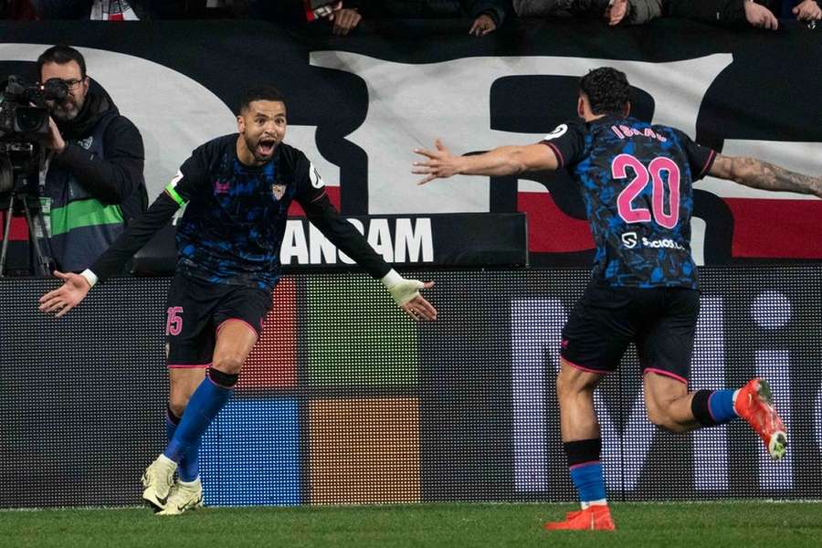 Fenerbahce make swap proposal for Everton striker Beto