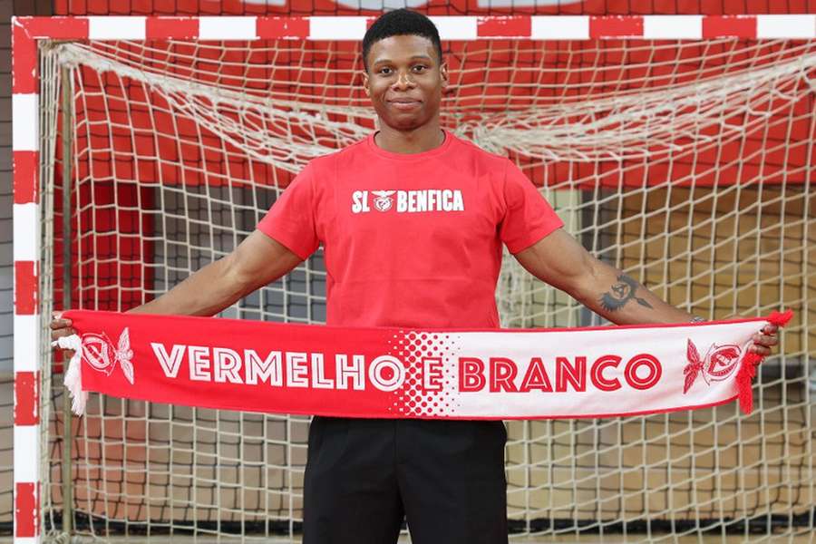 Joaquim Nazaré oficializado pelo Benfica