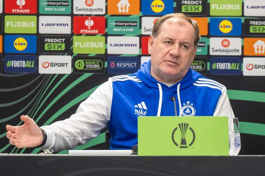 Trenér Weiss je nespokojený s nahuštěným programem.