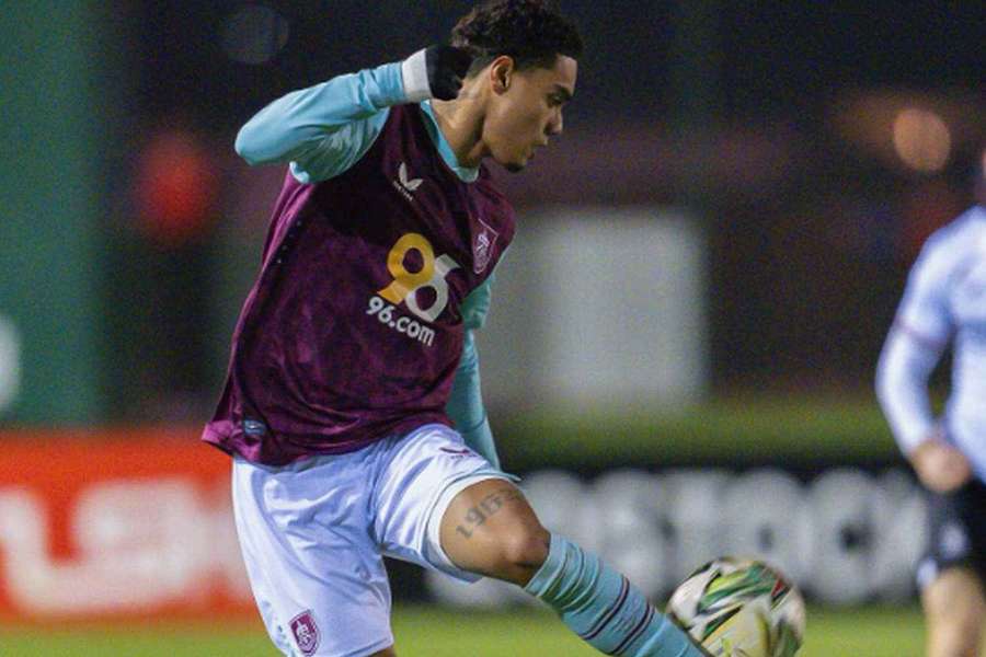 Syn Ronaldinho ostatni sezon spędził w Burnley FC.