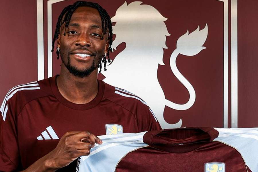 Abraham entusiasmado com o regresso ao Aston Villa