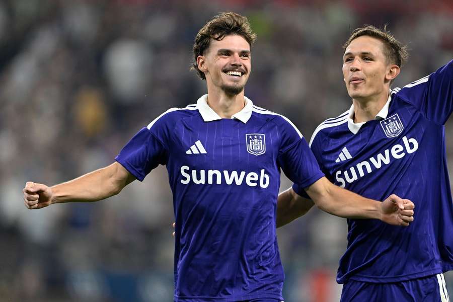 Lukáš Ambros slaví první branku za Anderlecht. Lukáš Ambros slaví první branku za Anderlecht.