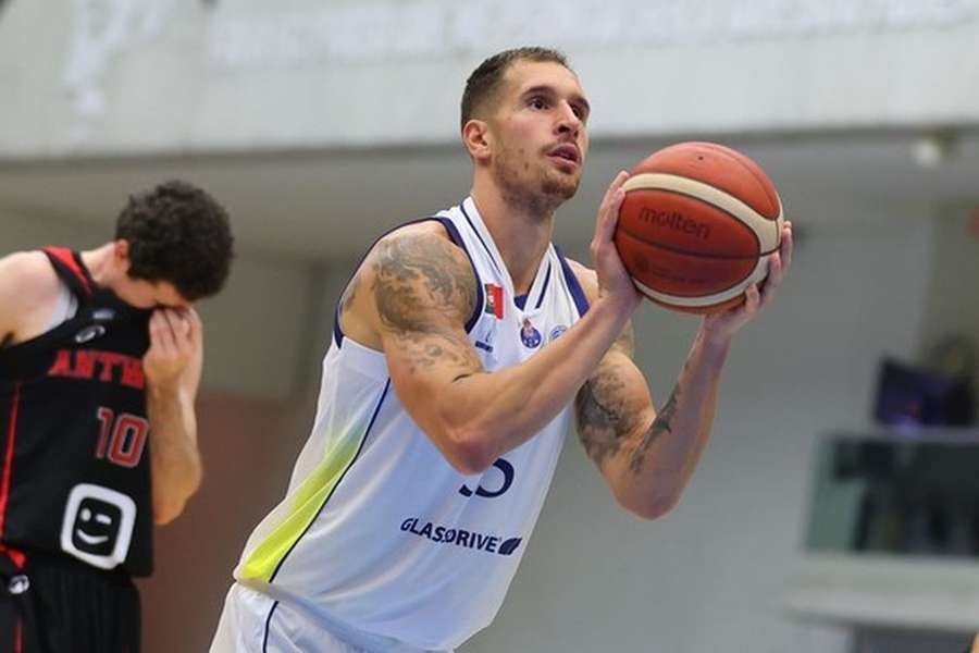 Márkó Filipovity deixa equipa do FC Porto três meses depois de ter chegado Márkó Filipovity deixa equipa do FC Porto três meses depois de ter chegado