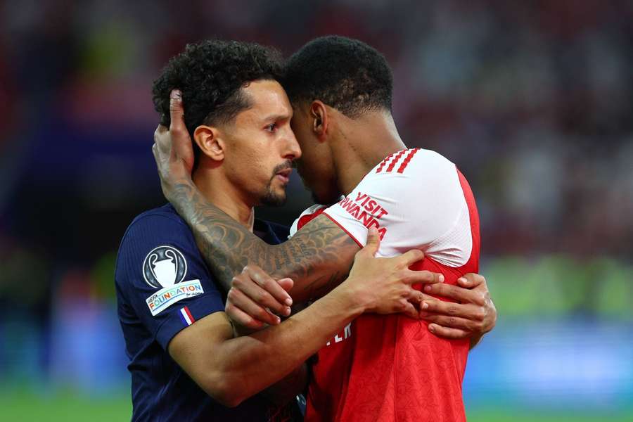 Marquinhos mit Gabriel im Arm Marquinhos mit Gabriel im Arm