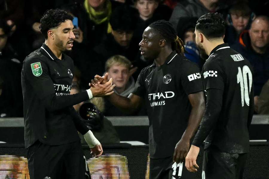 O Manchester City venceu de virada para avançar na Copa da Liga Inglesa
