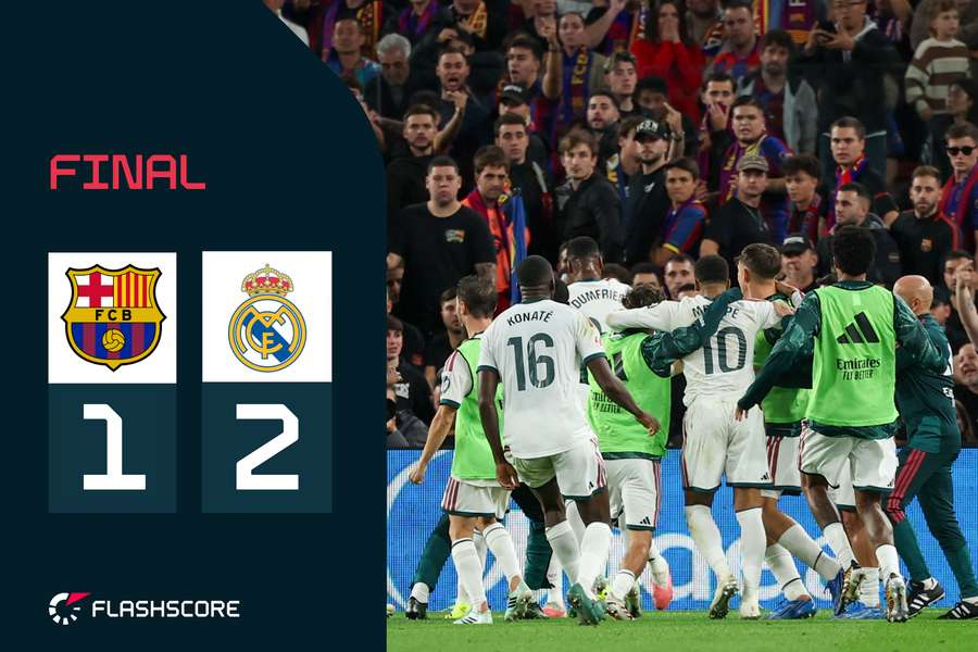 Los jugadores del Madrid celebran el 1-2 en el Camp Nou