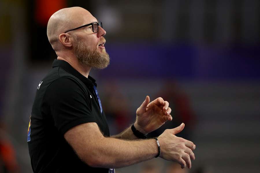Ales Pajovic in action as coach of the Austrian national team.