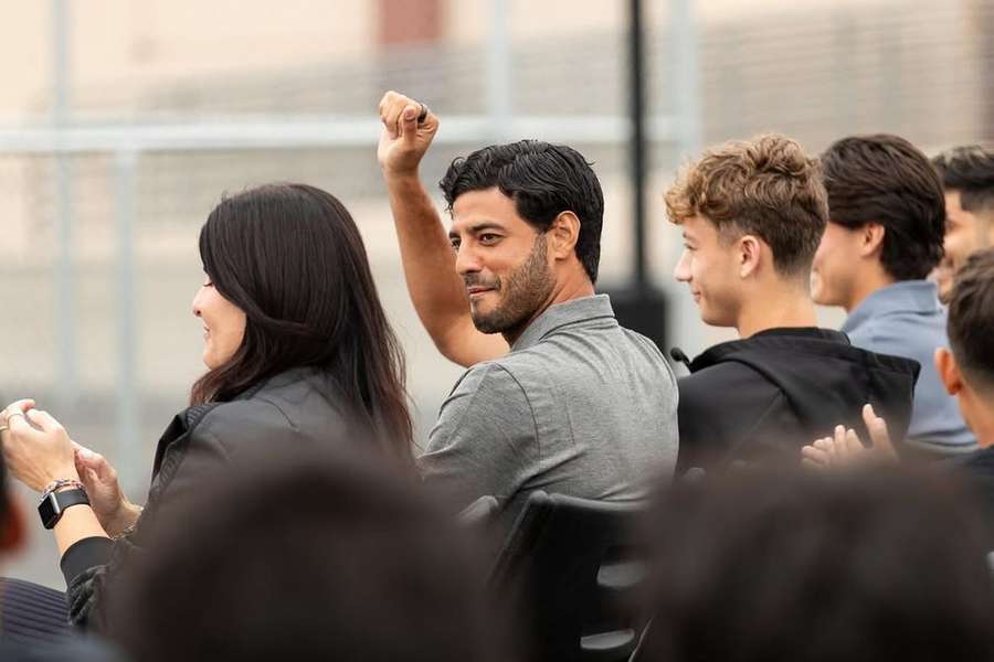 Carlos Vela despede-se dos relvados aos 36 anos