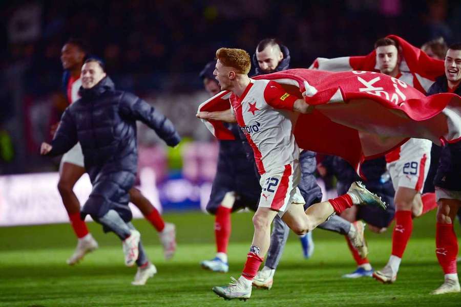 Krajní obránce Dumitrescu končí ve Slavii.