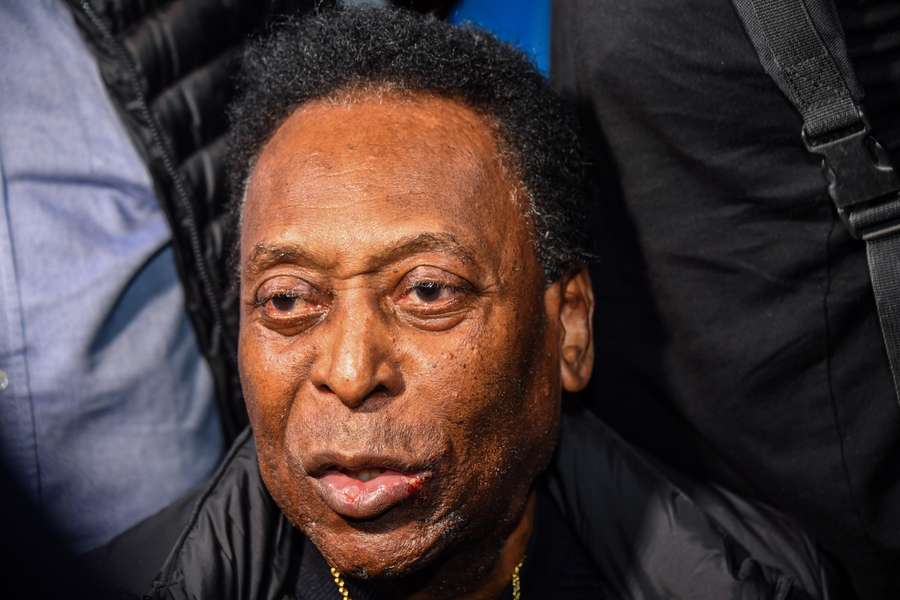 Pelé se encuentra hospitalizado