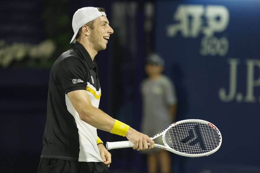 Een jaar geleden verloor Tallon Griekspoor in de achtste finale van Novak Djokovic in Dubai