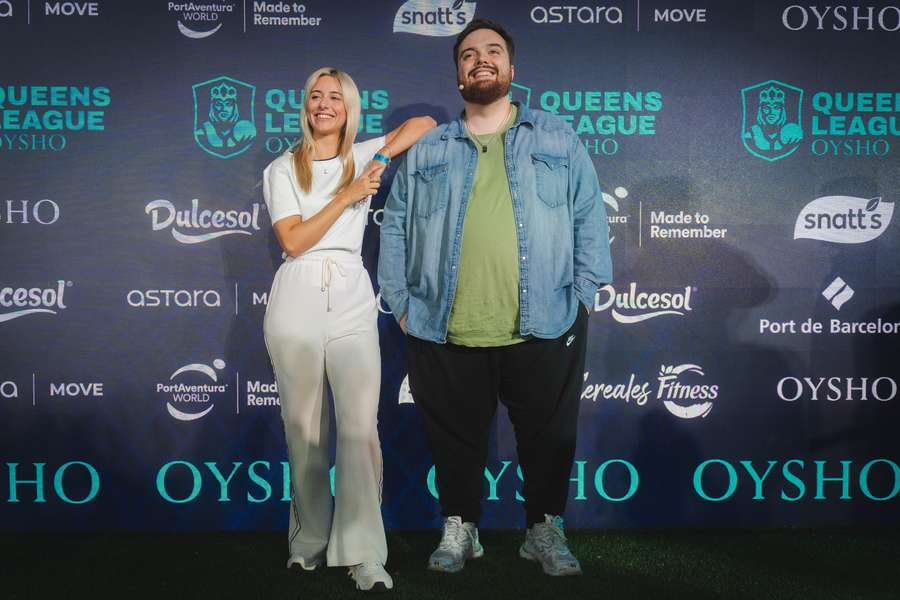 Gemita e Ibai Llanos em um evento da Kings League.