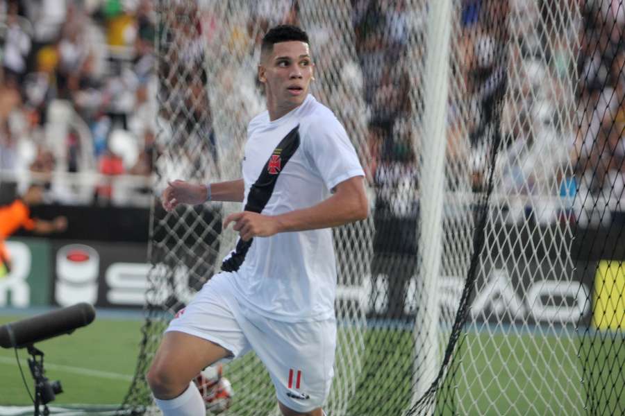 Paulinho foi revelado pelo Vasco Paulinho foi revelado pelo Vasco
